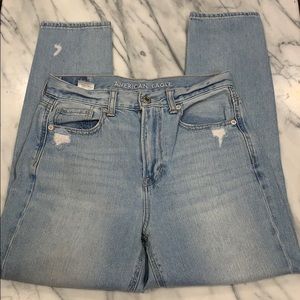 American Eagle Distressed Light Mom Jean 2 Short